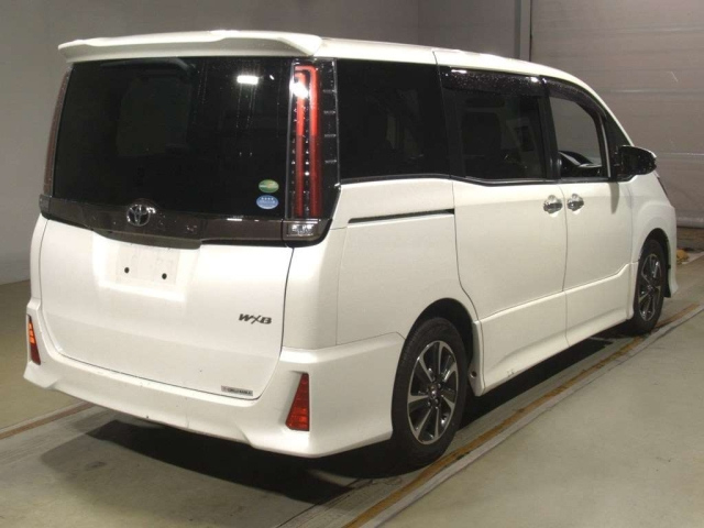 TOYOTA NOAH 2018