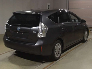 TOYOTA PRIUS ALPHA 2011