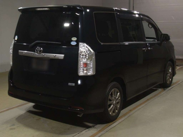 TOYOTA VOXY 2010