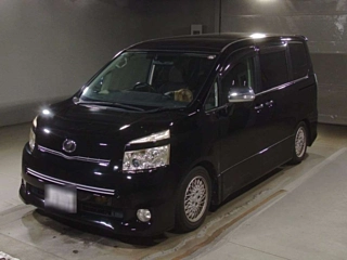 TOYOTA VOXY 2010