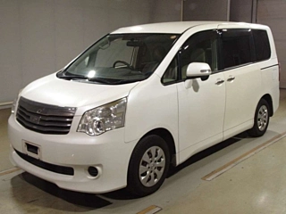 TOYOTA NOAH 2012