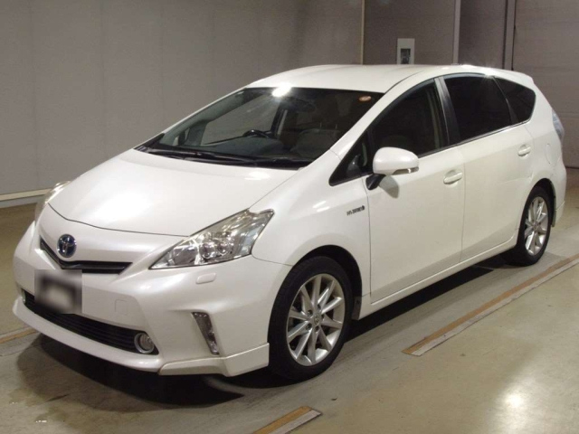 TOYOTA PRIUS ALPHA 2014