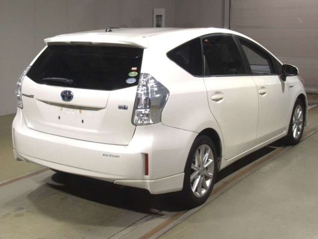 TOYOTA PRIUS ALPHA 2014