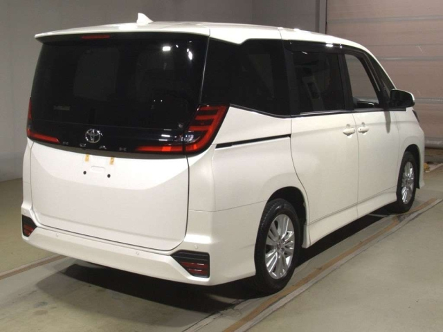 TOYOTA NOAH 2023