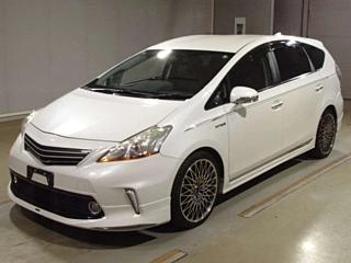TOYOTA PRIUS ALPHA 2013