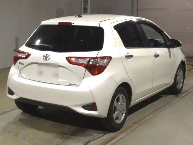 TOYOTA VITZ 2018