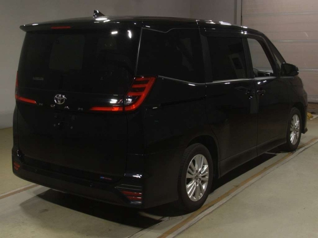 TOYOTA NOAH 2022