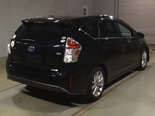 TOYOTA PRIUS ALPHA 2015