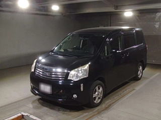 TOYOTA NOAH 2013