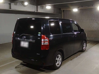 TOYOTA NOAH 2013