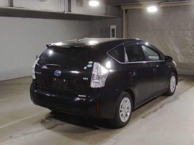 TOYOTA PRIUS ALPHA 2013