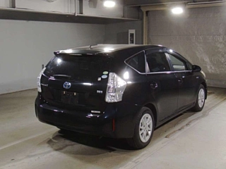 TOYOTA PRIUS ALPHA 2013