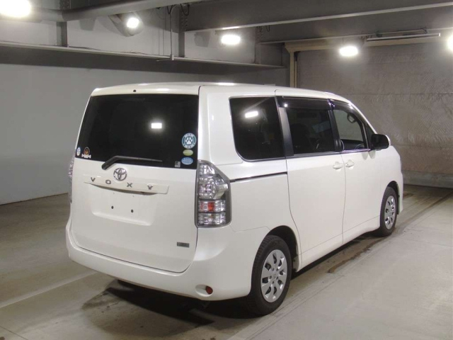 TOYOTA VOXY 2010
