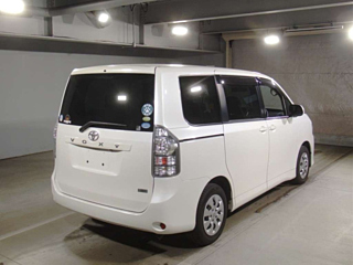 TOYOTA VOXY 2010