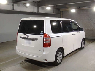 TOYOTA NOAH 2011