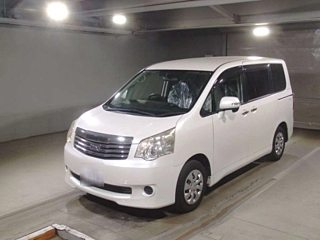 TOYOTA NOAH 2011