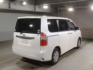 TOYOTA NOAH 2009