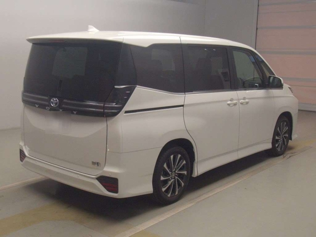 TOYOTA VOXY 2025