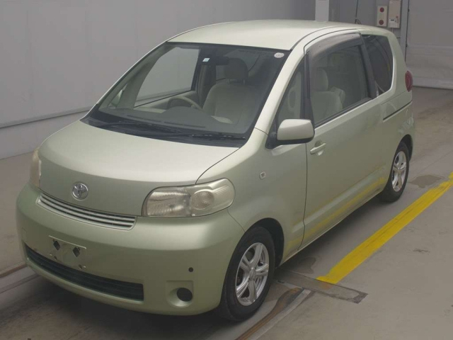 TOYOTA PORTE 2010