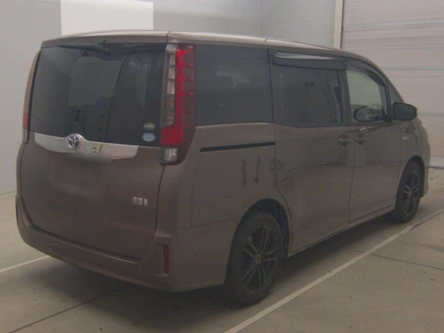 TOYOTA NOAH 2016