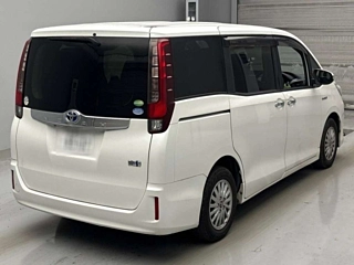 TOYOTA NOAH 2014