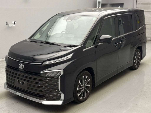 TOYOTA VOXY 2022