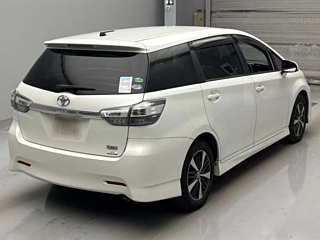 TOYOTA WISH 2015