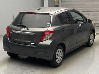 TOYOTA VITZ 2011