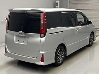 TOYOTA NOAH 2014