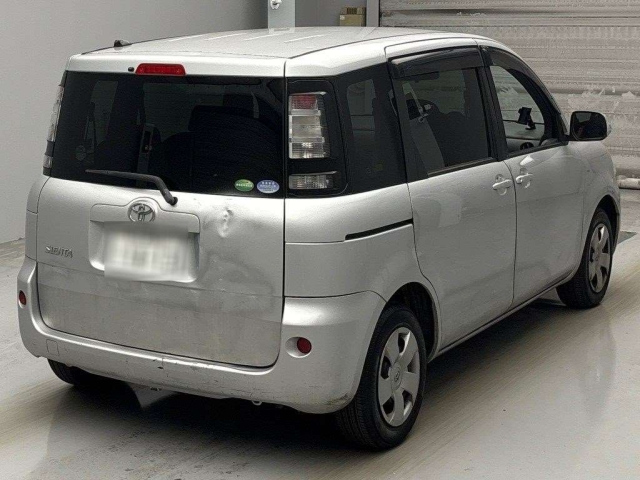 TOYOTA SIENTA 2013