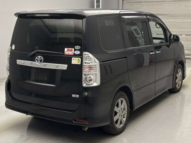 TOYOTA VOXY 2009