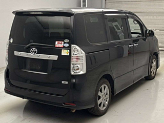 TOYOTA VOXY 2009