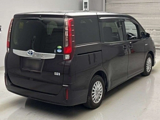 TOYOTA NOAH 2015