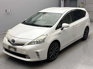 TOYOTA PRIUS ALPHA 2013