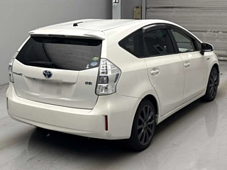 TOYOTA PRIUS ALPHA 2013