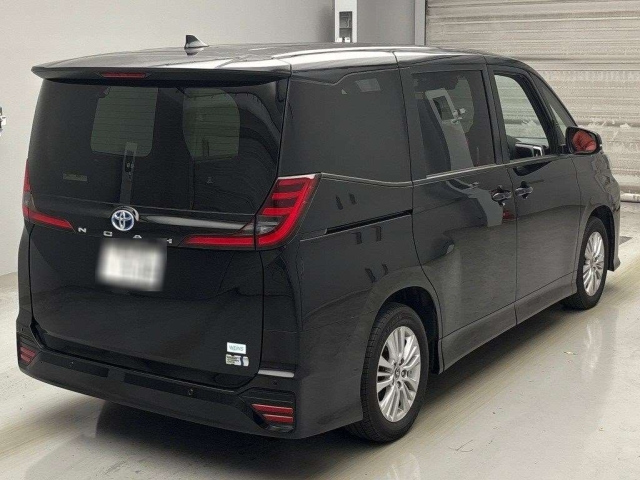 TOYOTA NOAH 2023