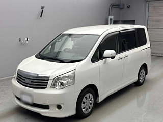 TOYOTA NOAH 2013