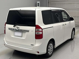 TOYOTA NOAH 2013
