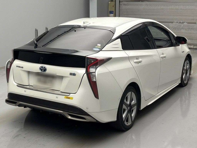 TOYOTA PRIUS 2016