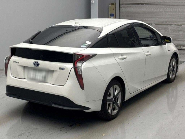 TOYOTA PRIUS 2016