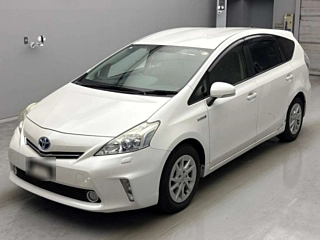 TOYOTA PRIUS ALPHA 2013