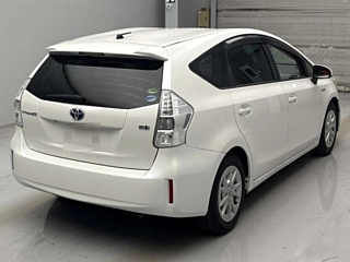 TOYOTA PRIUS ALPHA 2013