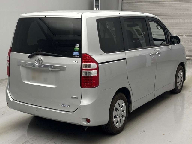 TOYOTA NOAH 2013