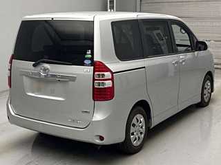 TOYOTA NOAH 2013