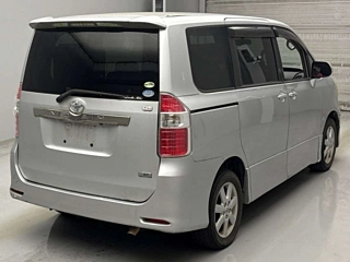 TOYOTA NOAH 2008