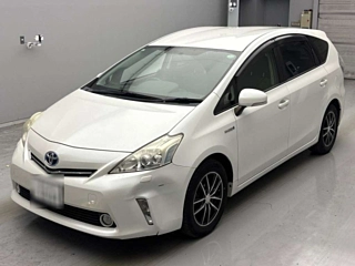 TOYOTA PRIUS ALPHA 2013