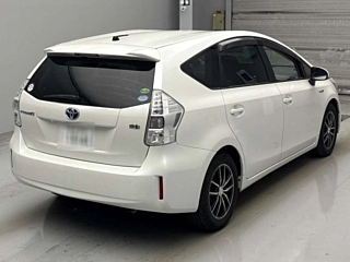 TOYOTA PRIUS ALPHA 2013