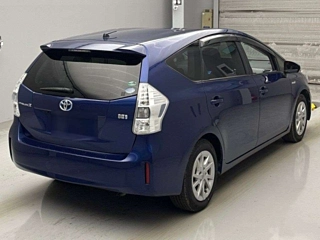 TOYOTA PRIUS ALPHA 2013