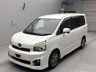 TOYOTA VOXY 2010