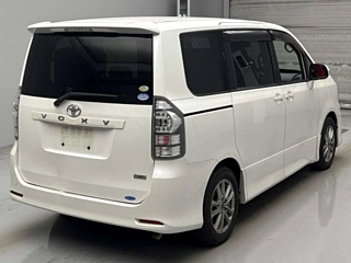 TOYOTA VOXY 2010